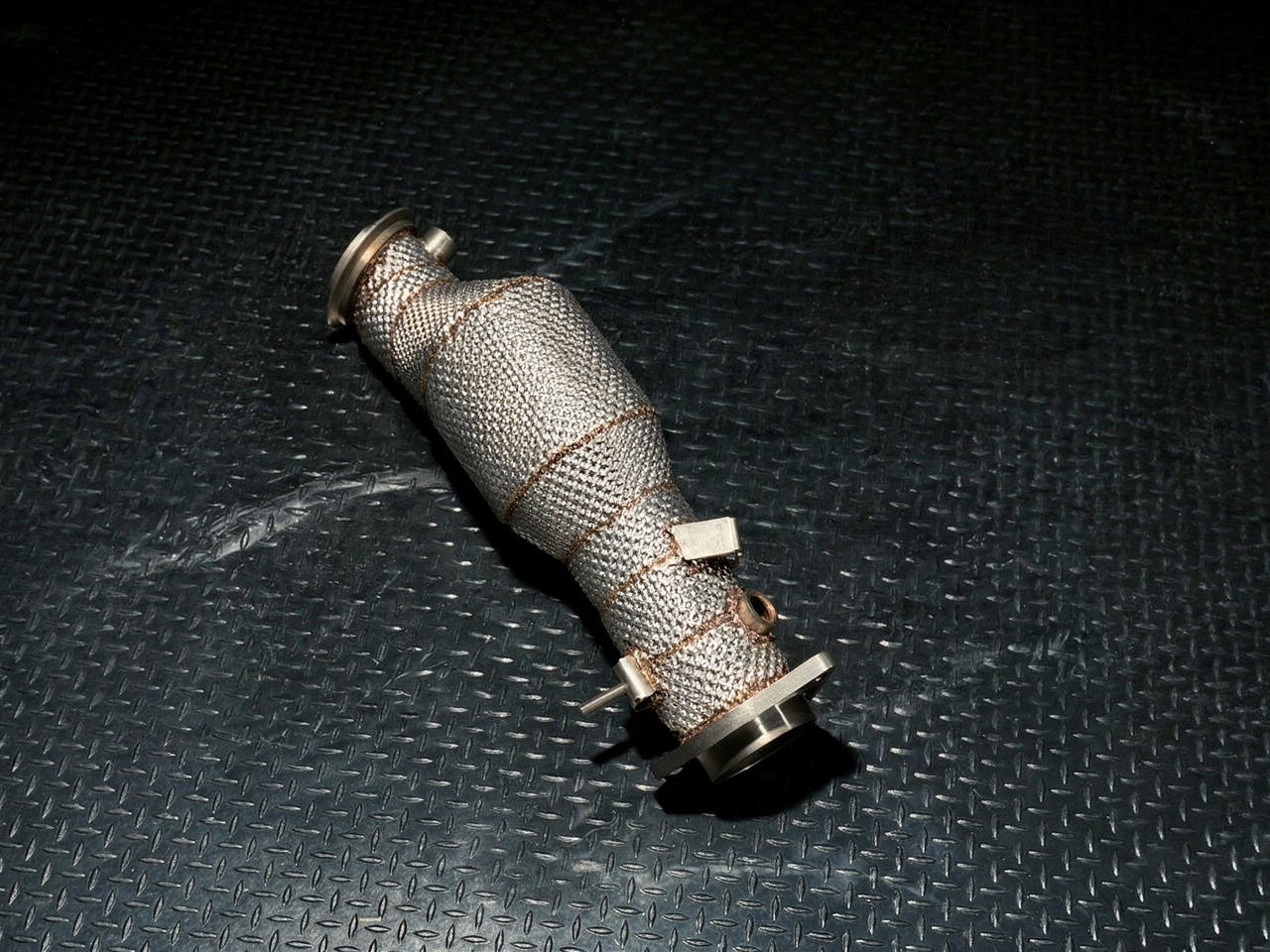 Single heat-wrapped S58 downpipe on diamond plate